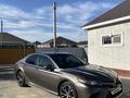 Toyota Camry 2018 года за 11 200 000 тг. в Атырау – фото 2