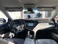 Toyota Camry 2018 года за 11 200 000 тг. в Атырау – фото 8