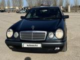 Mercedes-Benz E 280 1997 годаүшін4 500 000 тг. в Актобе – фото 2