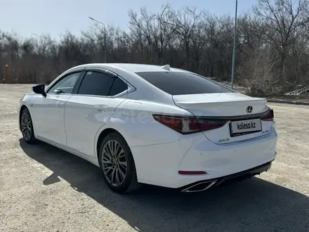 Lexus ES 350 2020 года за 29 000 000 тг. в Актобе – фото 2