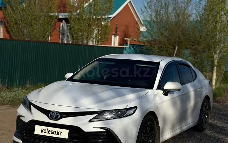 Toyota Camry 2022 года за 13 800 000 тг. в Актобе