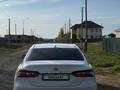 Toyota Camry 2022 года за 13 800 000 тг. в Актобе – фото 4