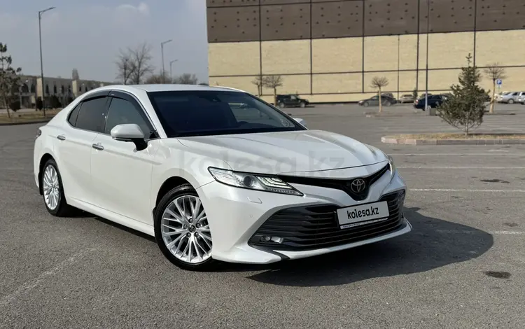 Toyota Camry 2019 года за 15 400 000 тг. в Тараз