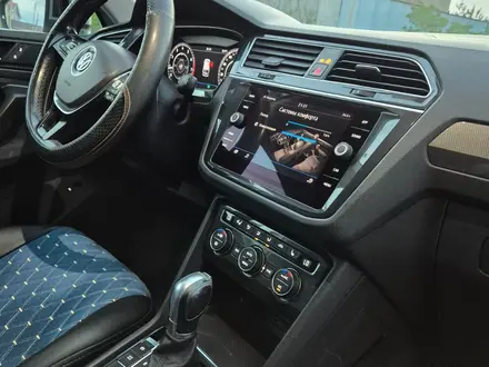 Volkswagen Tiguan 2018 года за 11 000 000 тг. в Атырау – фото 8