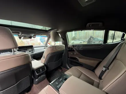 Lexus ES 300h 2024 года за 30 000 000 тг. в Алматы – фото 11