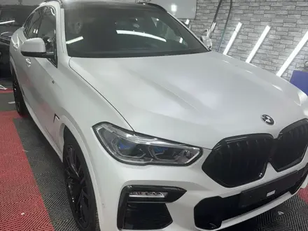 BMW X6 2021 года за 45 000 000 тг. в Астана