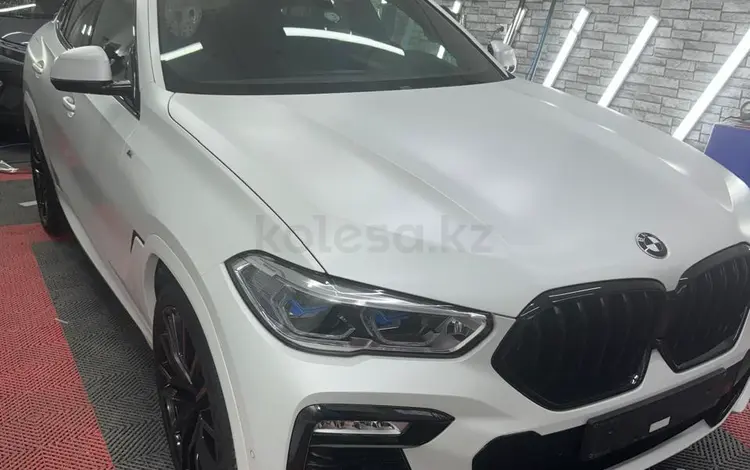 BMW X6 2021 года за 45 000 000 тг. в Астана