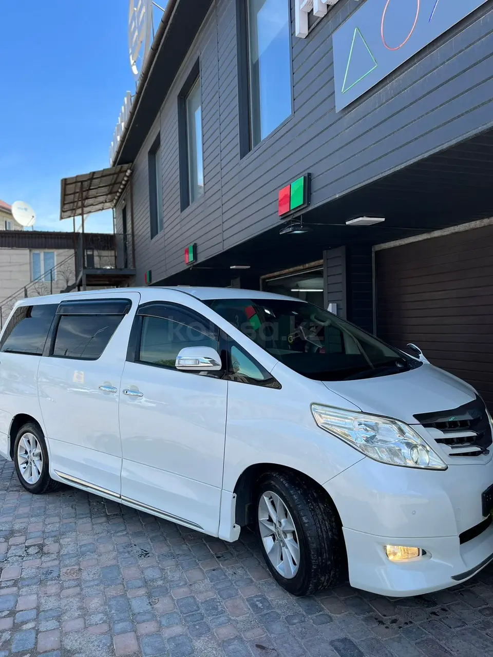 Toyota Alphard, 2012