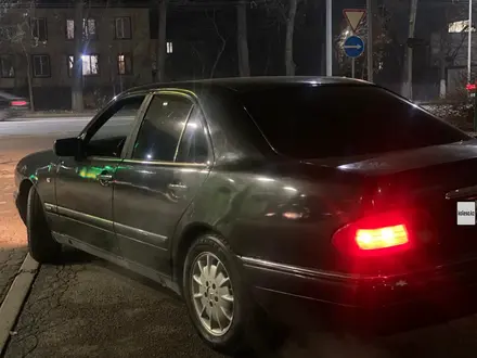 Mercedes-Benz E 280 1998 года за 3 000 000 тг. в Алматы