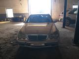 Mercedes-Benz C 200 2002 годаүшін2 300 000 тг. в Актобе – фото 2