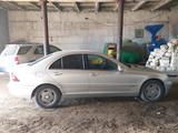 Mercedes-Benz C 200 2002 годаүшін2 300 000 тг. в Актобе – фото 4