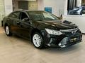 Toyota Camry 2015 года за 10 490 000 тг. в Актобе