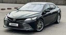 Toyota Camry 2018 года за 13 300 000 тг. в Алматы