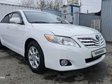 Toyota Camry 2010 года за 7 500 000 тг. в Атырау – фото 2