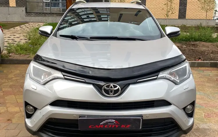 Toyota RAV4 2017 годаfor11 600 000 тг. в Астана