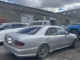 Mercedes-Benz E 320 1998 года за 1 550 000 тг. в Караганда