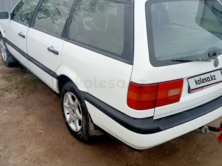 Volkswagen Passat 1994 годаүшін2 500 000 тг. в Павлодар – фото 2