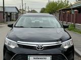 Toyota Camry 2017 года за 8 600 000 тг. в Алматы – фото 2