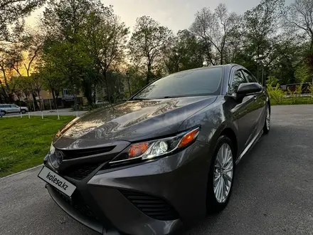 Toyota Camry 2019 года за 11 800 000 тг. в Алматы – фото 3