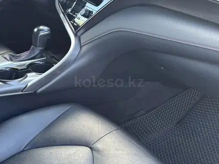 Toyota Camry 2021 года за 15 000 000 тг. в Уральск – фото 14