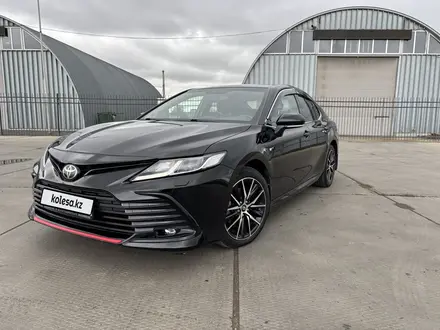 Toyota Camry 2021 года за 15 000 000 тг. в Уральск