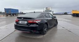 Toyota Camry 2021 года за 13 700 000 тг. в Уральск – фото 3