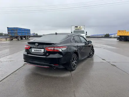 Toyota Camry 2021 года за 15 000 000 тг. в Уральск – фото 3
