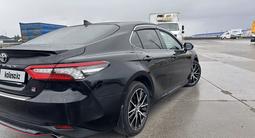 Toyota Camry 2021 года за 13 700 000 тг. в Уральск – фото 4