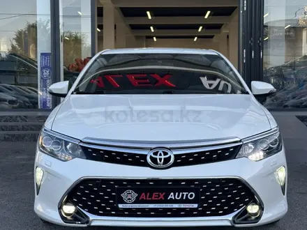 Toyota Camry 2015 года за 10 500 000 тг. в Шымкент – фото 2