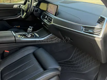BMW X7 2020 года за 40 500 000 тг. в Астана – фото 28