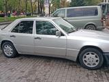 Mercedes-Benz E 220 1994 года за 1 500 000 тг. в Астана – фото 2