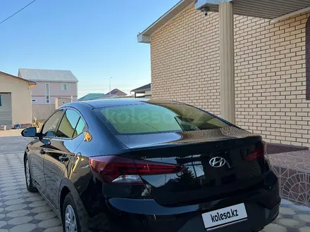 Hyundai Elantra 2018 года за 5 000 000 тг. в Атырау – фото 2