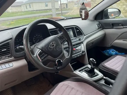 Hyundai Elantra 2017 года за 4 000 000 тг. в Актобе – фото 4
