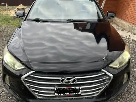 Hyundai Elantra 2017 года за 4 000 000 тг. в Актобе – фото 2