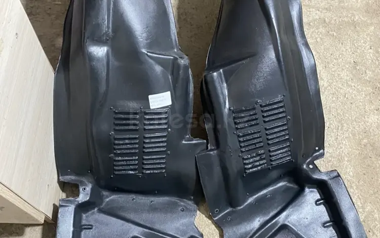 Передний подкрыльник — Toyota Avensis 2002-2006 за 6 000 тг. в Алматы