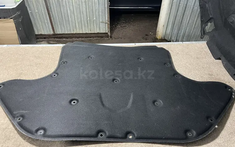 Mercedes w222 2014 год обшивка капота (утеплитель) за 19 000 тг. в Алматы