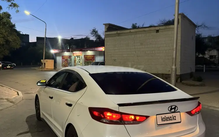 Hyundai Elantra 2018 года за 5 300 000 тг. в Актау