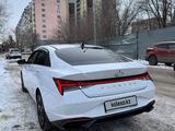 Hyundai Elantra 2023 года за 9 800 000 тг. в Астана – фото 2