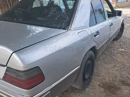 Mercedes-Benz E 220 1993 года за 2 100 000 тг. в Тараз – фото 18