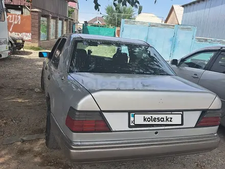 Mercedes-Benz E 220 1993 года за 2 100 000 тг. в Тараз – фото 19