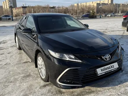 Toyota Camry 2021 года за 13 500 000 тг. в Семей – фото 5