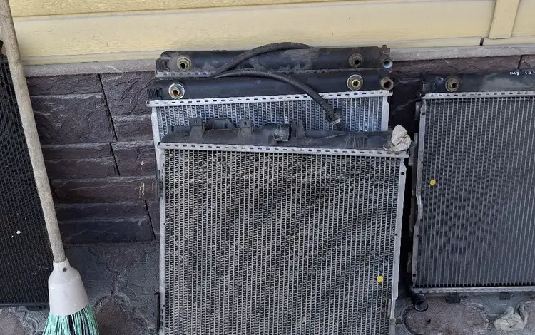 Радиатор мерседес 124Е 2, 8 3.2 2.2 за 45 000 тг. в Алматы