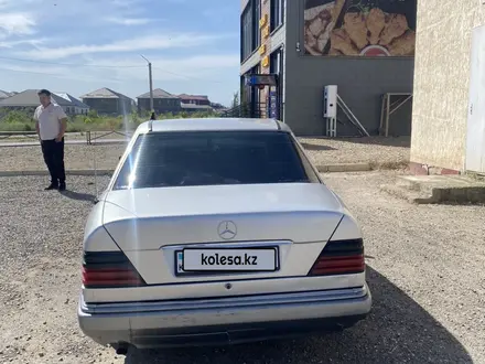 Mercedes-Benz E 220 1993 года за 1 500 000 тг. в Тараз – фото 3