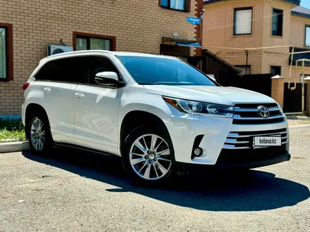 Toyota Highlander 2018 года за 19 300 000 тг. в Уральск – фото 2