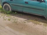 Mazda 323 1995 годаүшін400 000 тг. в Актобе – фото 2