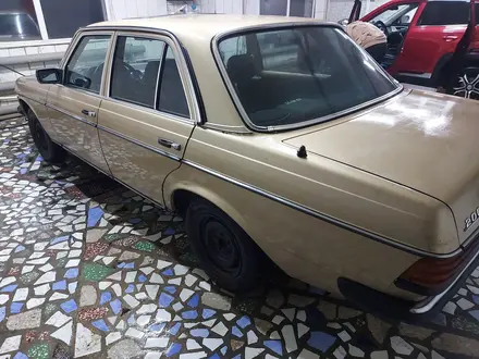 Mercedes-Benz E 200 1983 года за 800 000 тг. в Экибастуз – фото 11