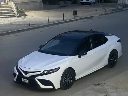 Toyota Camry 2021 года за 10 500 000 тг. в Актау