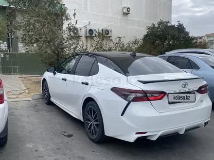 Toyota Camry 2021 года за 10 500 000 тг. в Актау – фото 8