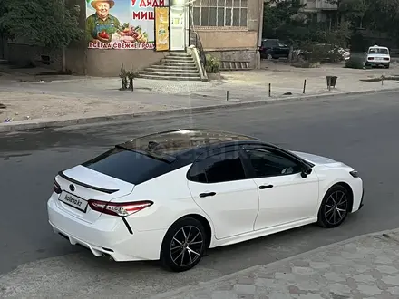 Toyota Camry 2021 года за 10 500 000 тг. в Актау – фото 9