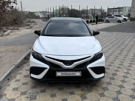 Toyota Camry 2021 года за 10 500 000 тг. в Актау – фото 12